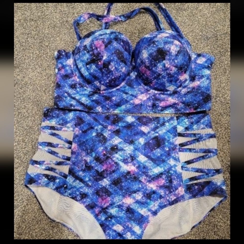 Torrid 2PC - Picture 2 of 3